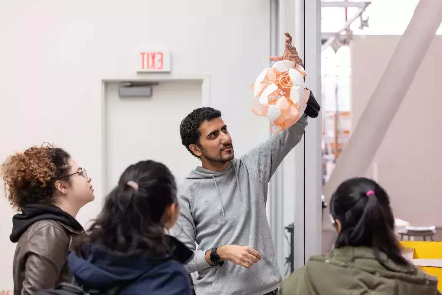 加州艺术学院Students at the Arts 